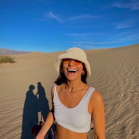 Meet your Posher, Tori - Picture 3 of 5